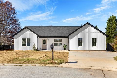 Photo of 206 Dexter Bend Court, Fountain Inn, SC 29644 (MLS # 20294848)
