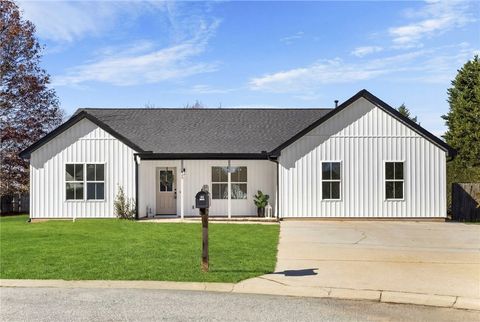 Homes For Sale - 206 Dexter Bend Court<br/> Fountain Inn, SC 29644