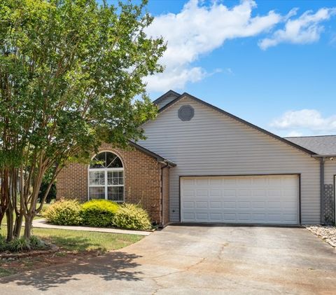 Photo of 1010 Cobbs Glen Drive, Anderson, SC 29621 (MLS # 20293615)