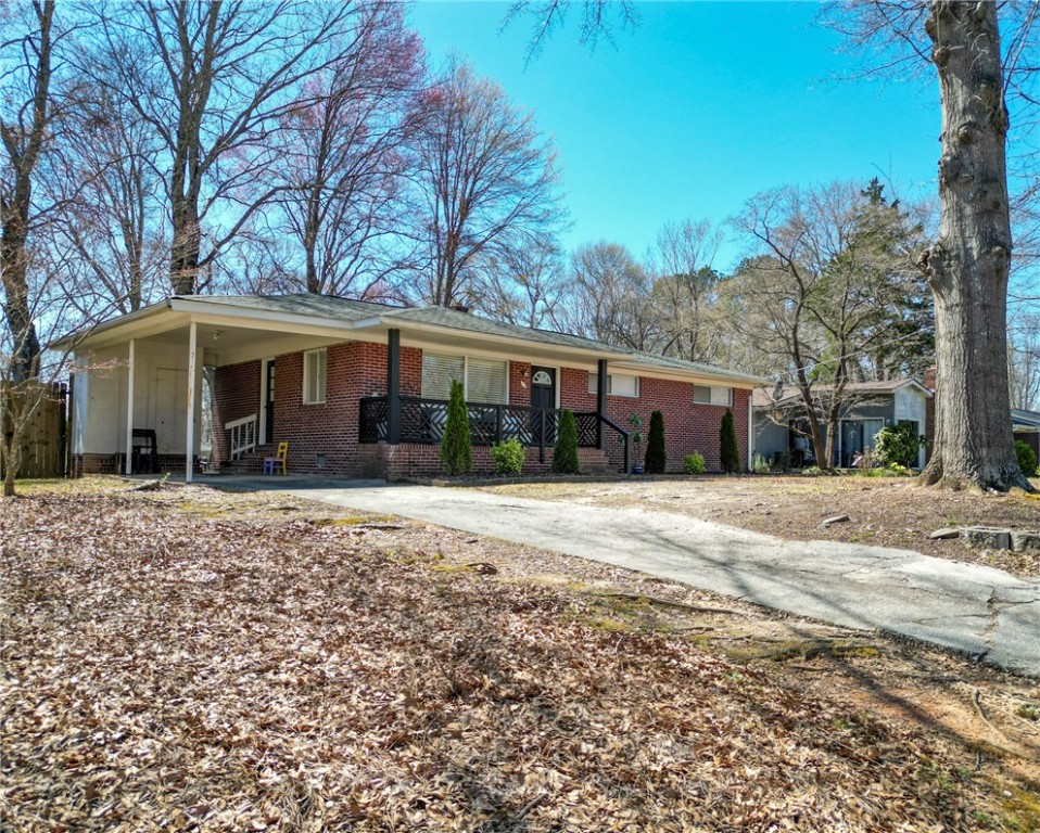 12 Forestdale Drive, Taylors, South Carolina image 2
