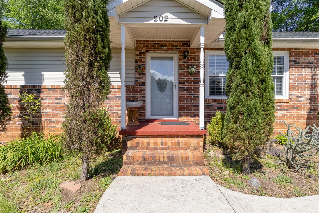 202 Forest Drive, Liberty, South Carolina image 5