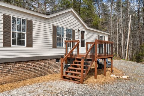 Mobile Home For Sale - 121 Wild Fern Road<br/> Oconee County, Seneca, SC 29678