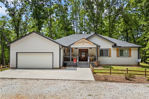 Photo of 325 Falcon's Nest Road, Walhalla, SC 29691 (MLS # 20301273)