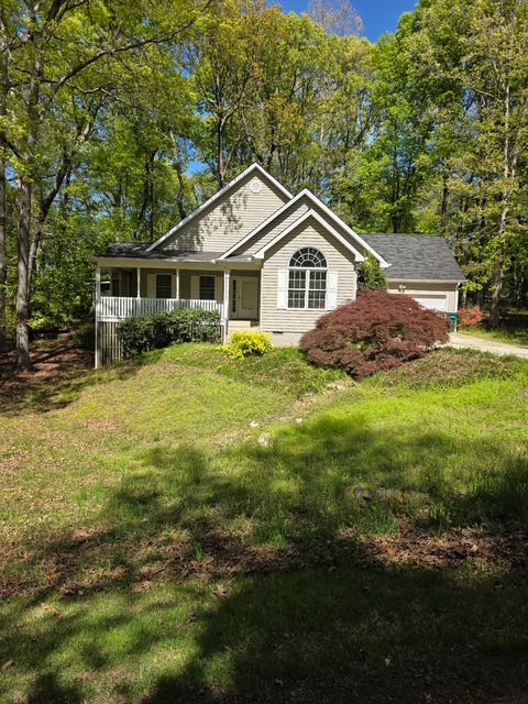 Homes For Sale - 905 N Crestview Drive<br/> Seneca, SC 29678
