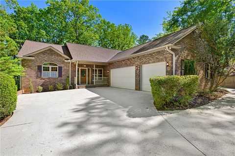 Photo of 104 Chippewa Drive, Westminster, SC 29693 (MLS # 20300171)