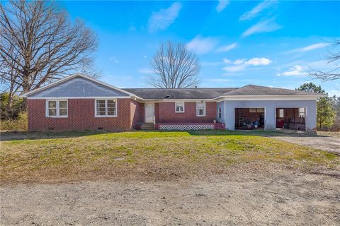 Photo of 308 White Feather Circle, Clinton, SC 29325 (MLS # 20293188) Photo of 308 White Feather Circle, Clinton, SC 29325 (MLS # 20293188)