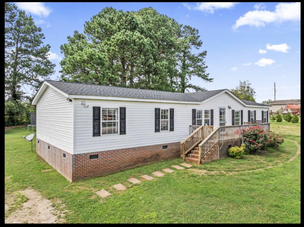 104 Grove Creek Drive, Westminster, South Carolina image 2