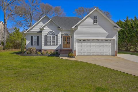 Photo of 603 Pineland Meadows Road, Belton, SC 29627 (MLS # 20298710)