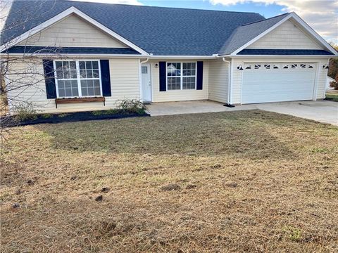 Photo of 2 Sturbridge Court, Belton, SC 29627 (MLS # 20294591)