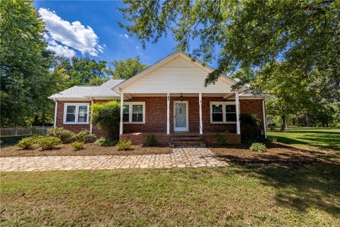 Photo of 609 Issaqueena Trail, Central, SC 29630 (MLS # 20306225)