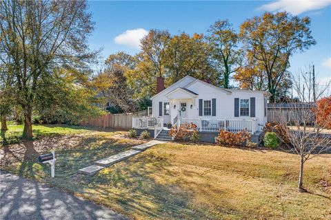 Photo of 102 Griffin Drive, Greenville, SC 29607 (MLS # 20294870)