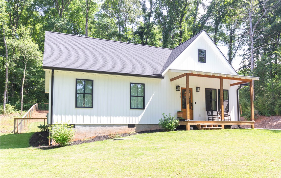 226 Edgewood Drive, Seneca, South Carolina image 2