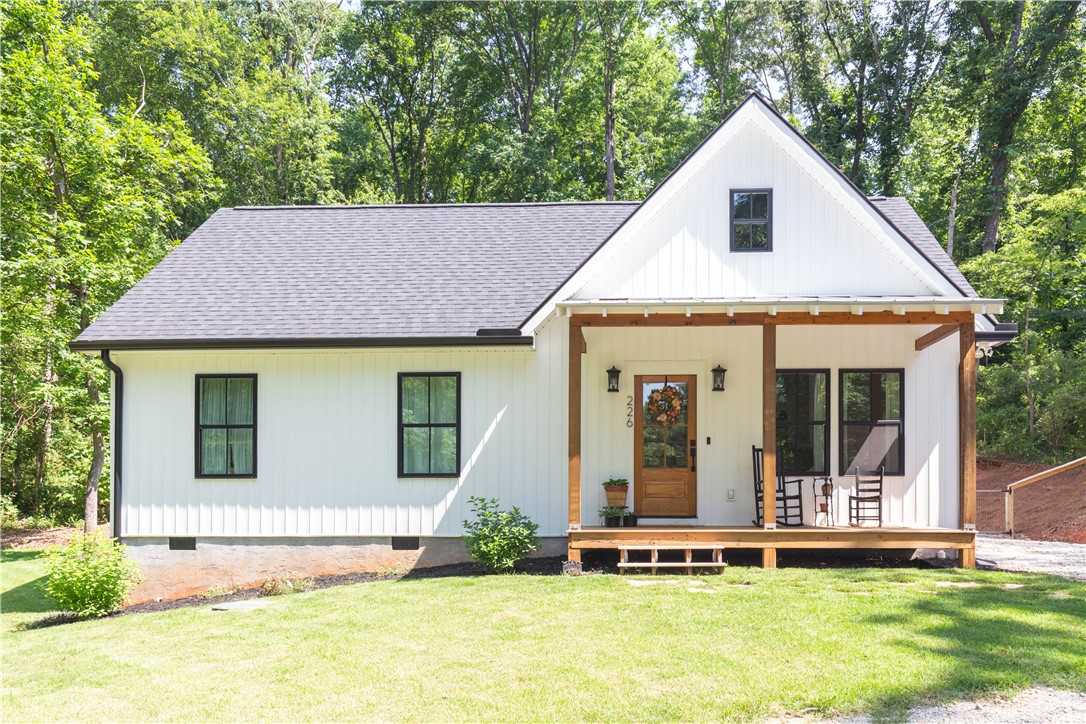 226 Edgewood Drive, Seneca, South Carolina image 1