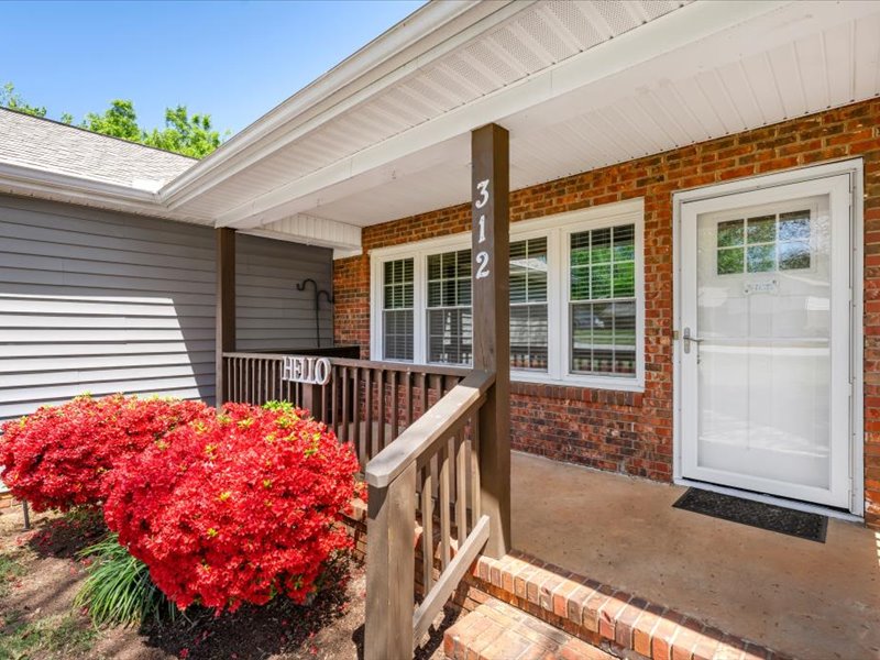 312 Pine Knoll Drive, Greenville, South Carolina image 3