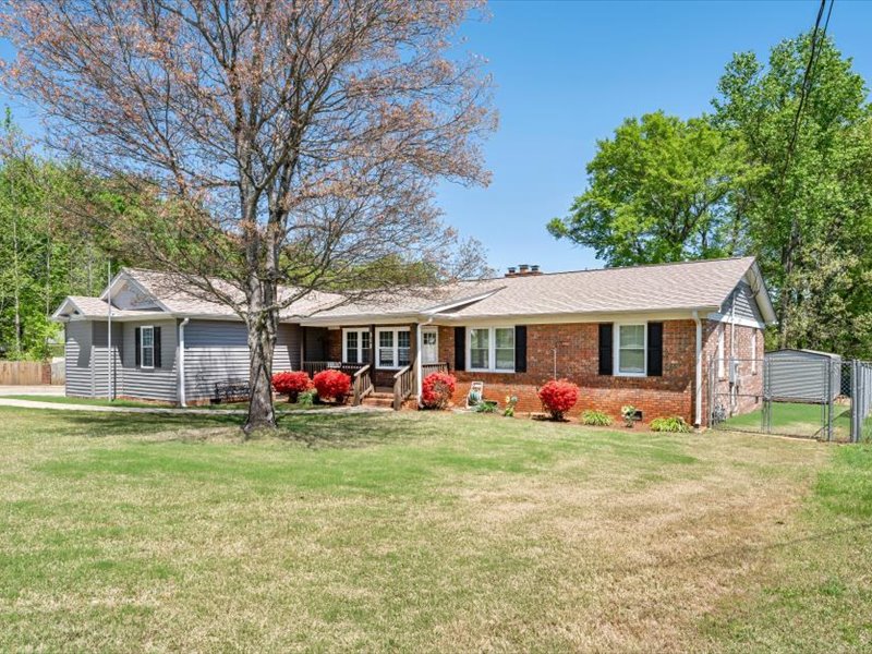 312 Pine Knoll Drive, Greenville, South Carolina image 2