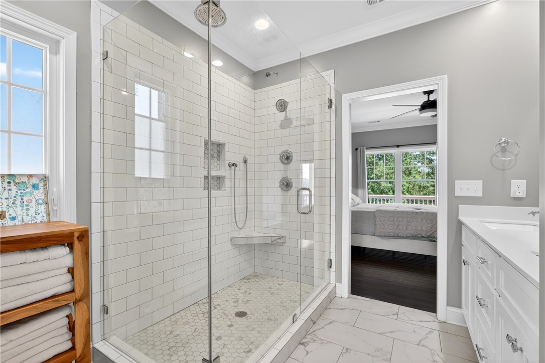 West Union, South Carolina 29696, United States, 4 Bedrooms Bedrooms, ,5 BathroomsBathrooms,Residential,Active,215866