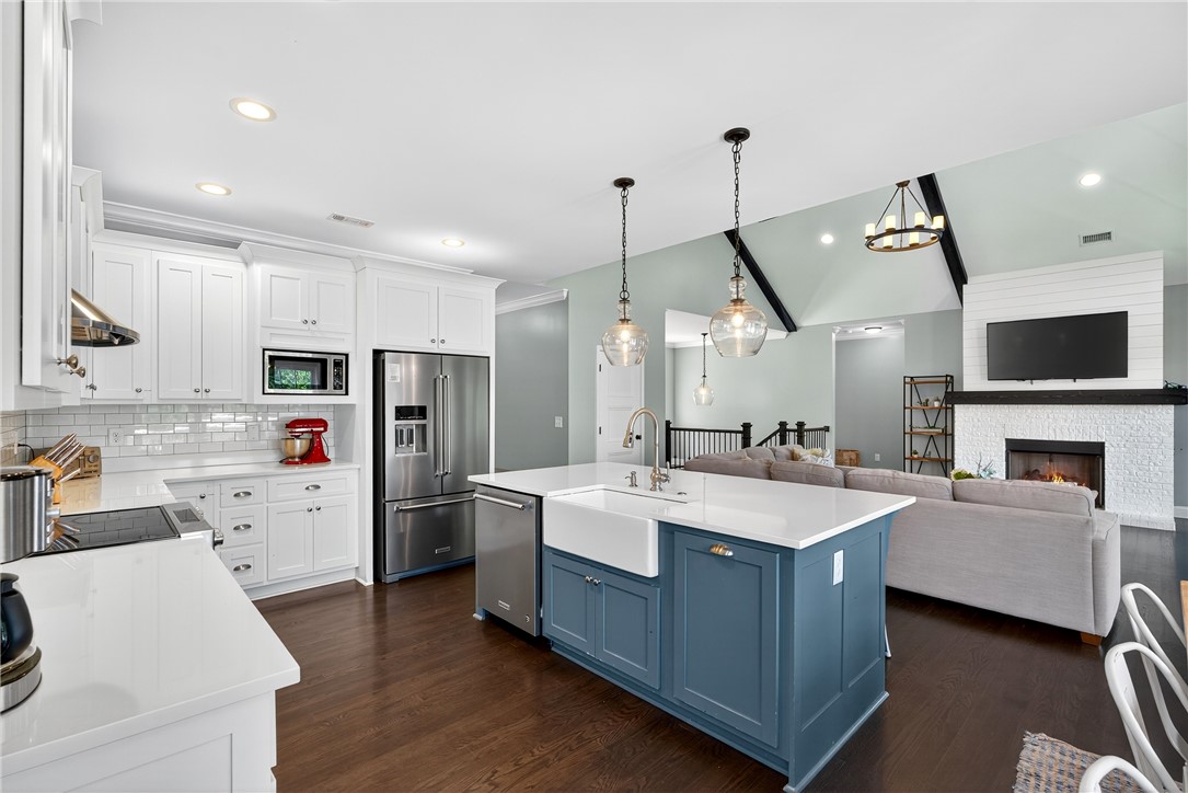 West Union, South Carolina 29696, United States, 4 Bedrooms Bedrooms, ,5 BathroomsBathrooms,Residential,Active,215866