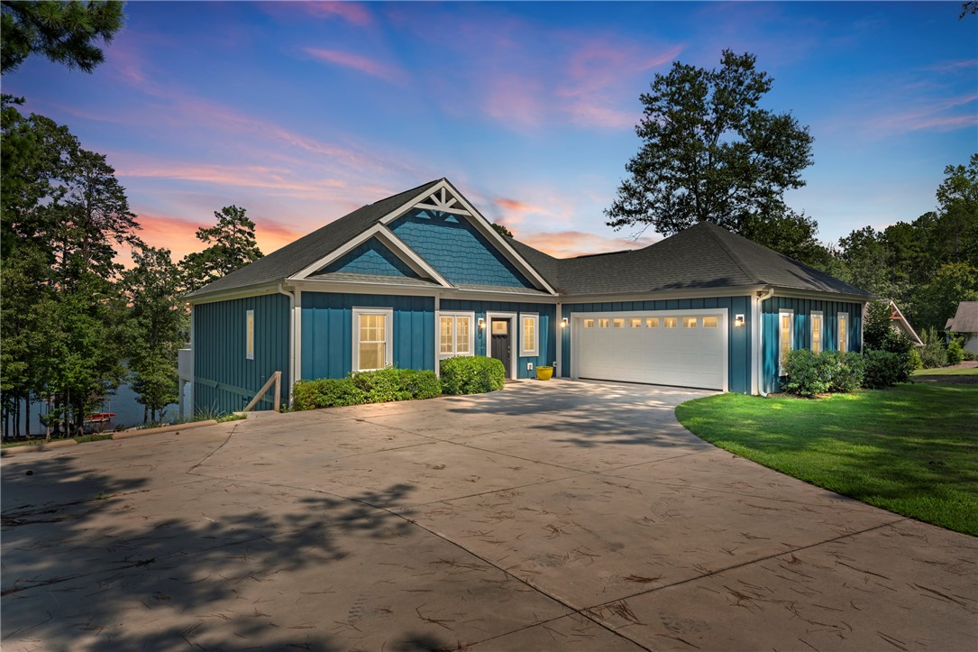 West Union, South Carolina 29696, United States, 4 Bedrooms Bedrooms, ,5 BathroomsBathrooms,Residential,Active,215866