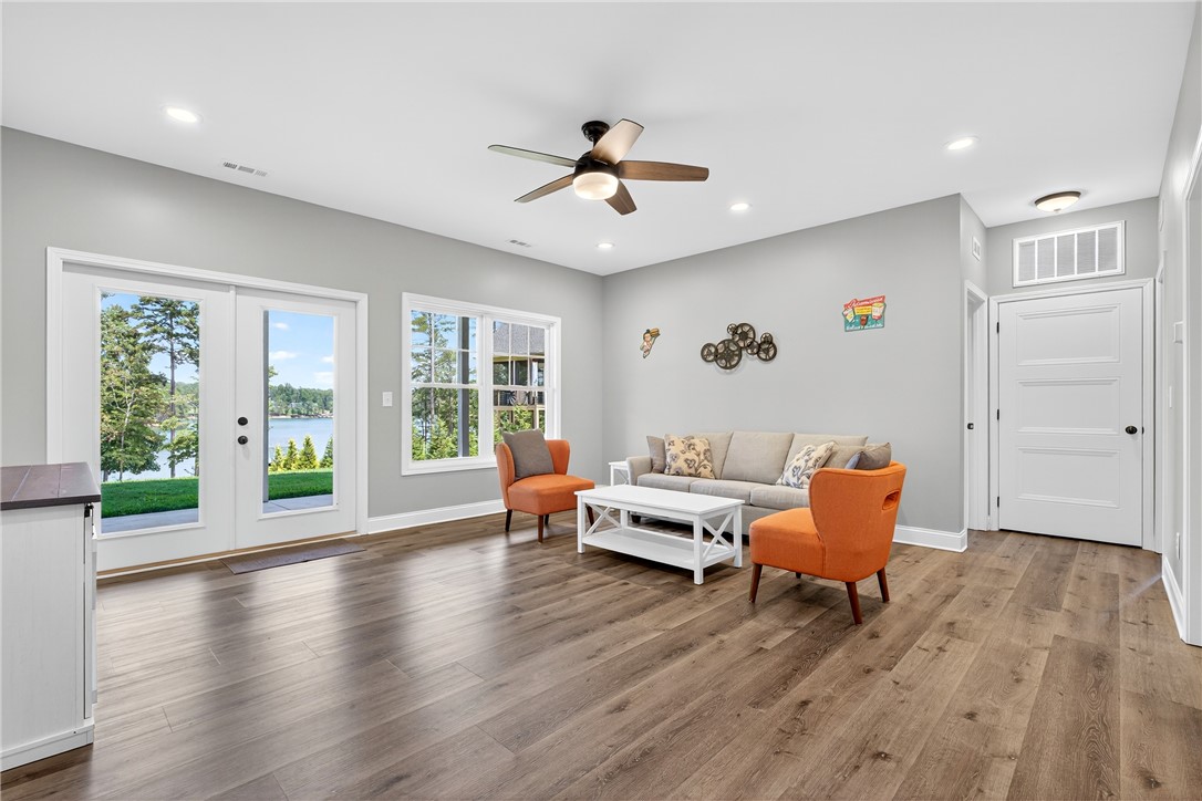 West Union, South Carolina 29696, United States, 4 Bedrooms Bedrooms, ,5 BathroomsBathrooms,Residential,Active,215866