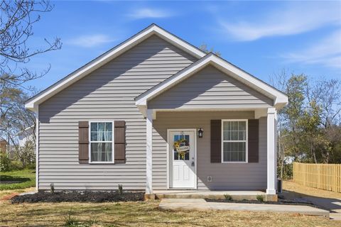 Photo of 917 E South 2nd Street, Seneca, SC 29678 (MLS # 20298939)
