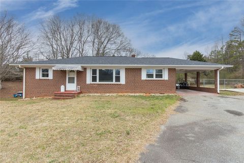 Photo of 1315 Antreville Highway, Iva, SC 29655 (MLS # 20298207)