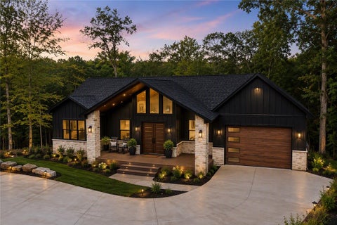 Photo of 121 Waters Edge Lane, West Union, SC 29696 (MLS # 20306600)