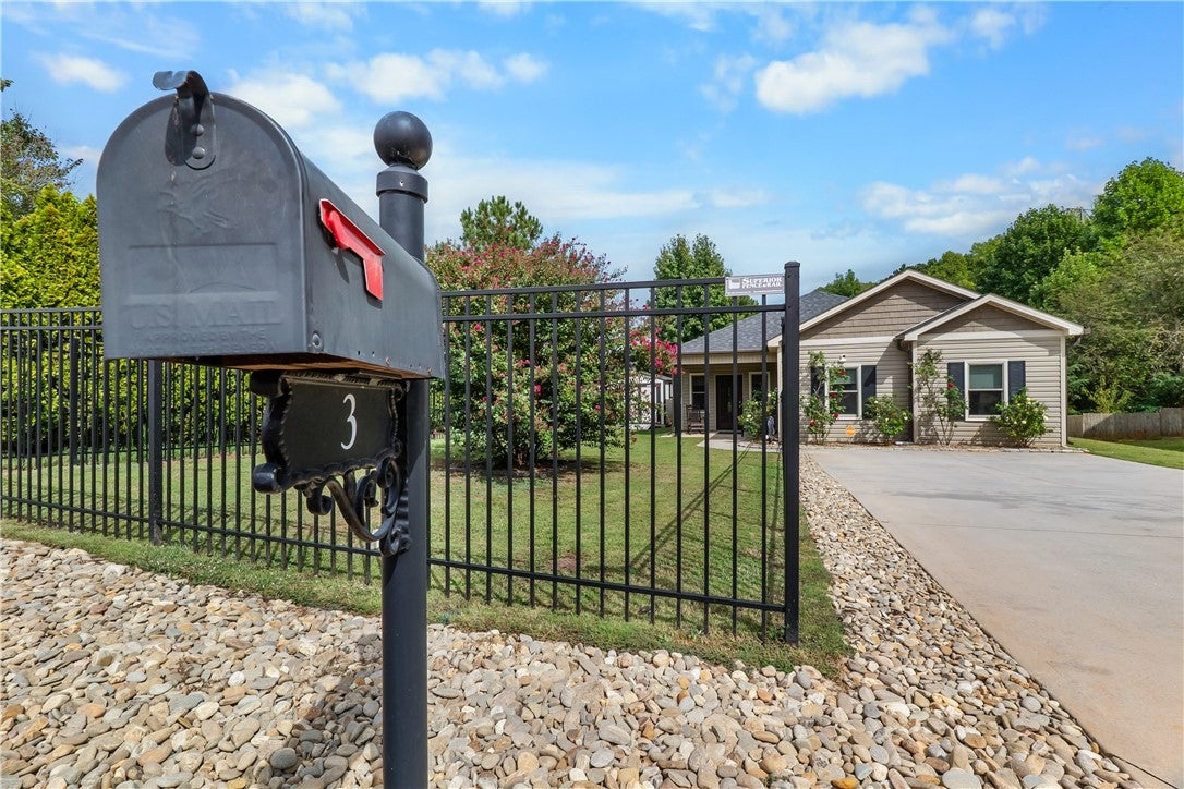 3 Cringle Lane