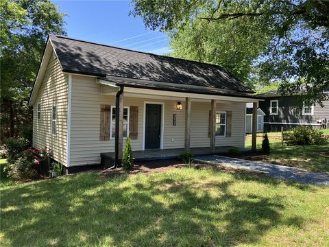 Photo of 312 W Beattie Street, Liberty, SC 29657 (MLS # 20300957)
