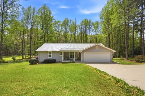 Photo of 305 Wildwood Road, Walhalla, SC 29691 (MLS # 20299579)