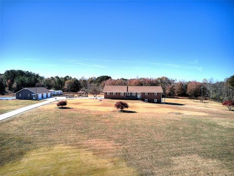 Photo of 130 Raleighs Lane, West Union, SC 29696 (MLS # 20294947)