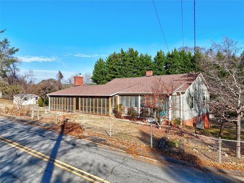 Photo of 433 Pineview Drive, Pickens, SC 29671 (MLS # 20295721)