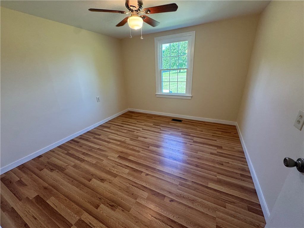 566 W Pine Grove Road, Fair Play, South Carolina image 11