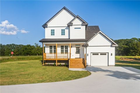 Homes For Sale - 305 Tribble Street<br/> Honea Path, SC 29654