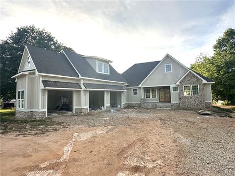 Photo of 707 Vickery Street Extension, Hartwell, GA 30643 (MLS # 20300315)