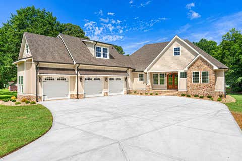 Homes For Sale - 707 Vickery Street Extension<br/> Hartwell, GA 30643