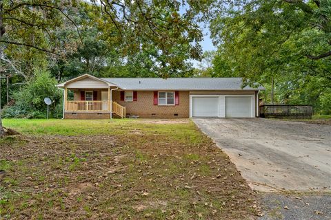 Photo of 1313 Farmer Road, Starr, SC 29684 (MLS # 20293965)