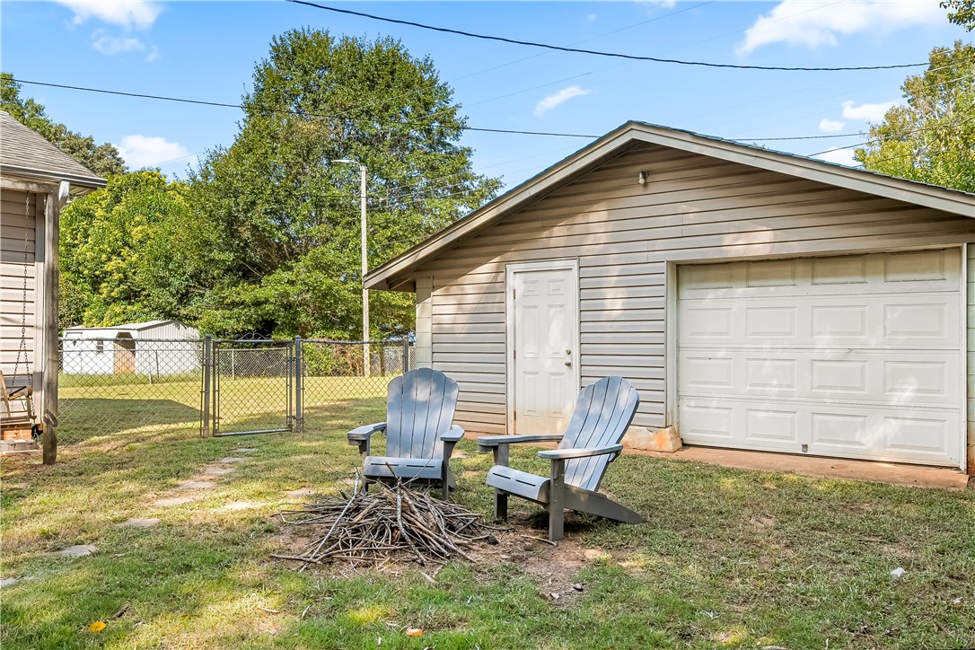 Anderson, South Carolina 29624, United States, 3 Bedrooms Bedrooms, ,2 BathroomsBathrooms,Residential,Pending,208304