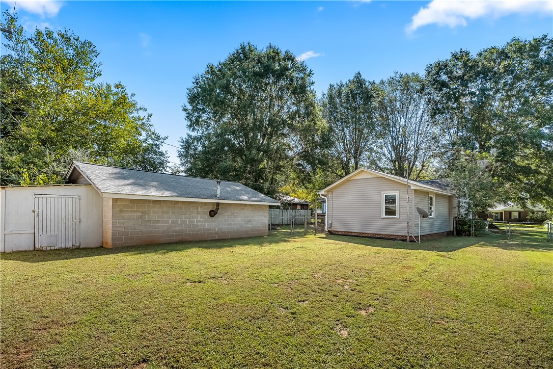 Anderson, South Carolina 29624, United States, 3 Bedrooms Bedrooms, ,2 BathroomsBathrooms,Residential,Pending,208304