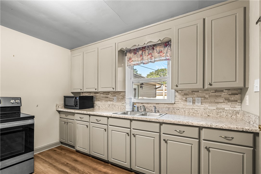 Anderson, South Carolina 29624, United States, 3 Bedrooms Bedrooms, ,2 BathroomsBathrooms,Residential,Pending,208304