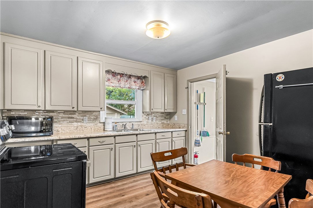 Anderson, South Carolina 29624, United States, 3 Bedrooms Bedrooms, ,2 BathroomsBathrooms,Residential,Pending,208304