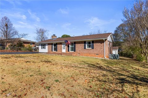 Photo of 103 Woodleigh Drive, Taylors, SC 29687 (MLS # 20295253)