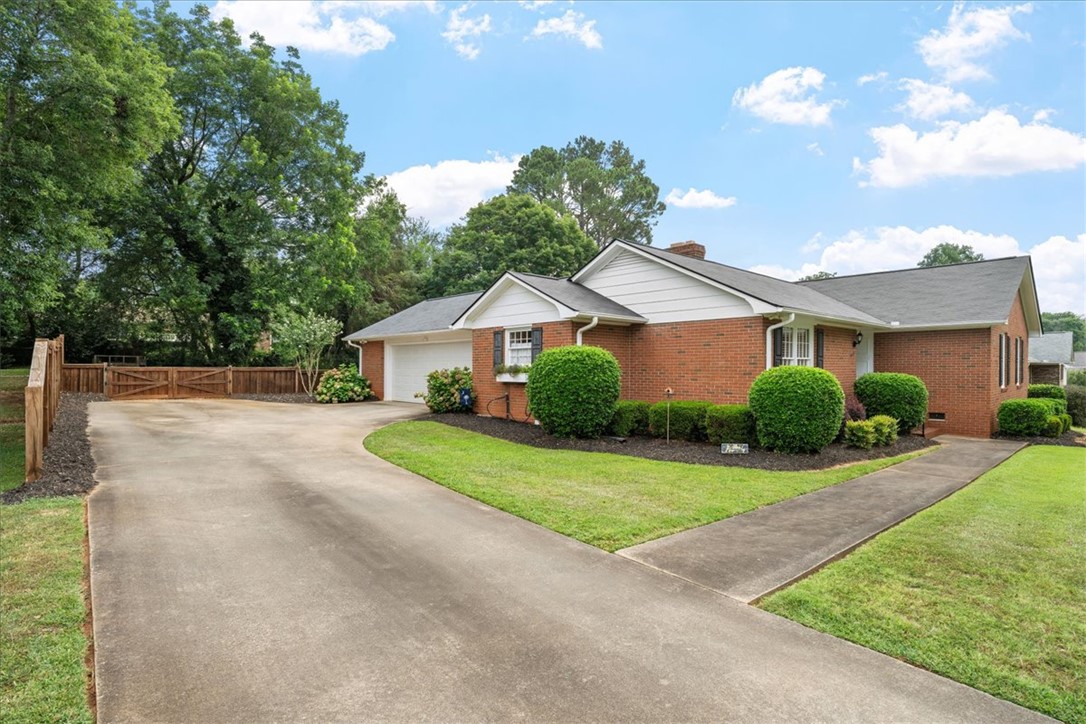 Anderson, South Carolina 29621, United States, 3 Bedrooms Bedrooms, ,2 BathroomsBathrooms,Residential,Active,169913