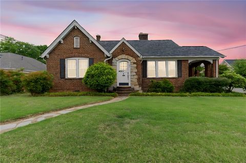 Photo of 305 E Calhoun Street, Anderson, SC 29621 (MLS # 20301174)
