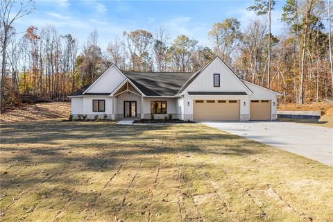 Photo of 125 E Peninsula Drive, Laurens, SC 29360 (MLS # 20294956)
