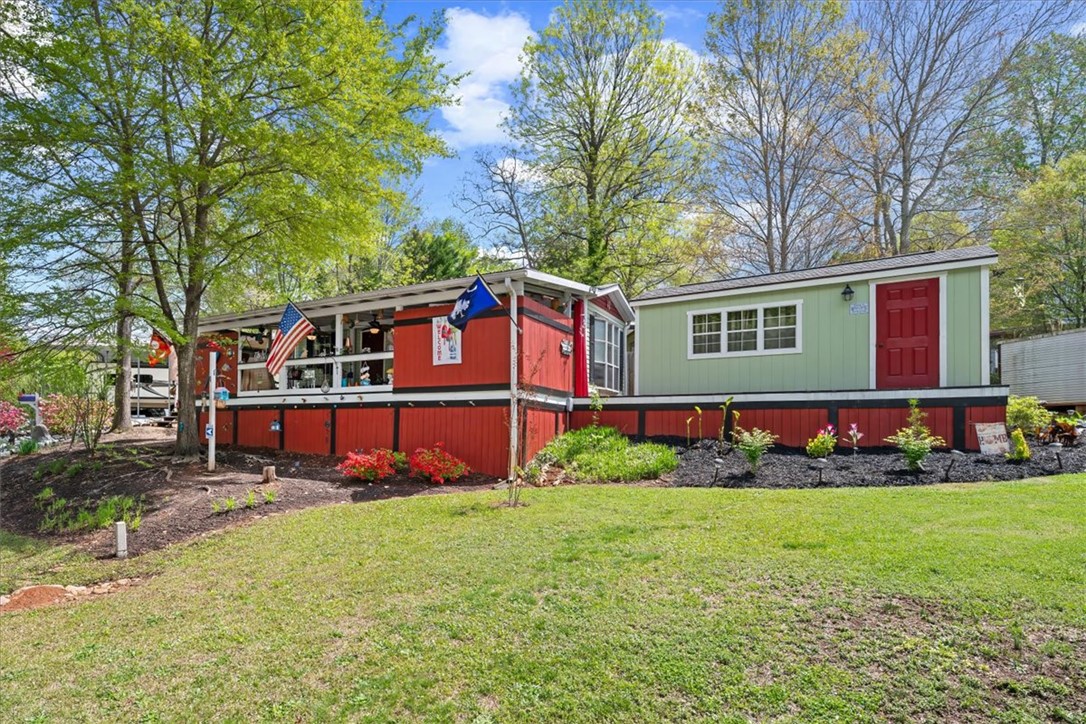 215/219 Newbury Circle, Westminster, South Carolina image 1