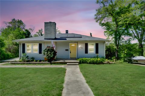 Photo of 309 Pineview Drive, Pickens, SC 29671 (MLS # 20300342)