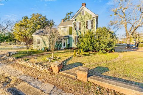 A home in Abbeville