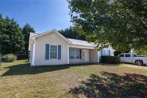 Photo of 157 Bufflehead Circle, Liberty, SC 29657 (MLS # 20301529)