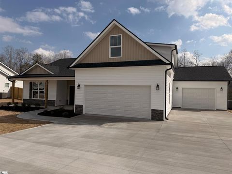 Photo of 209 Old Glory Court, Pickens, SC 29671 (MLS # 20299241)