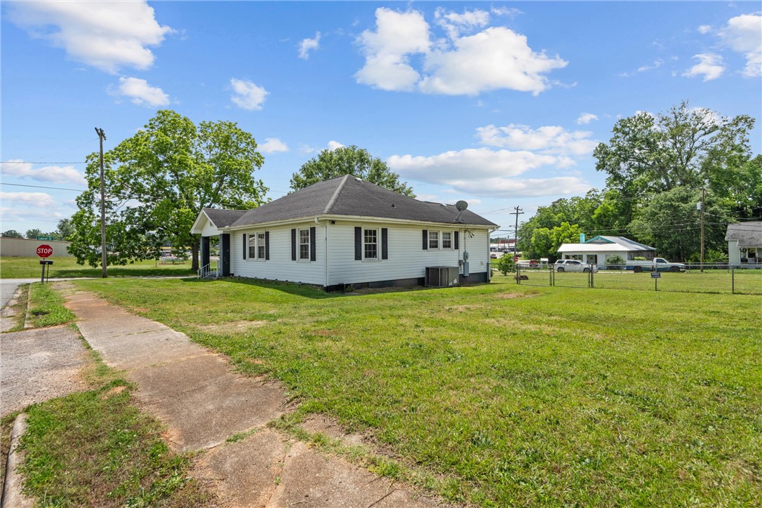 Honea Path, South Carolina 29654, United States, 3 Bedrooms Bedrooms, ,2 BathroomsBathrooms,Residential,Active,137256